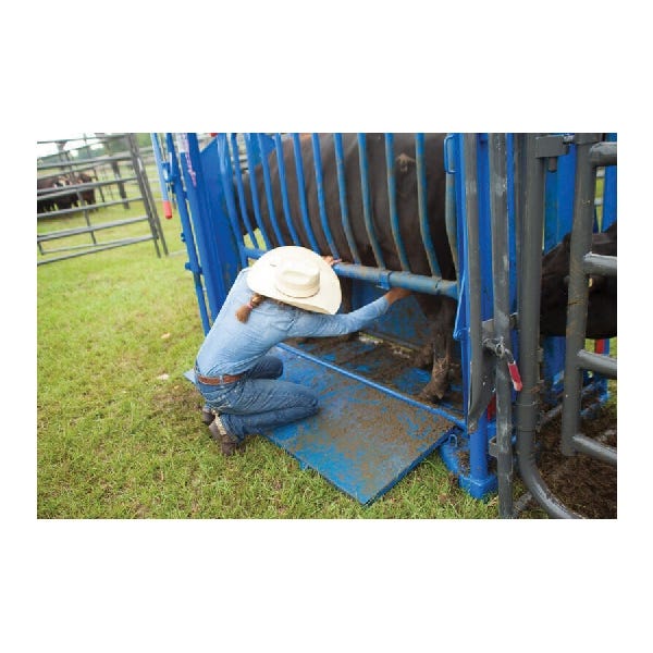 Priefert Squeeze Chute Model 2004