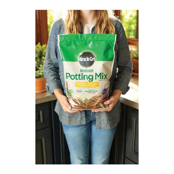 Miracle-Gro Indoor Potting Soil Mix, 4 to 6 in Coverage Area, 6 qt