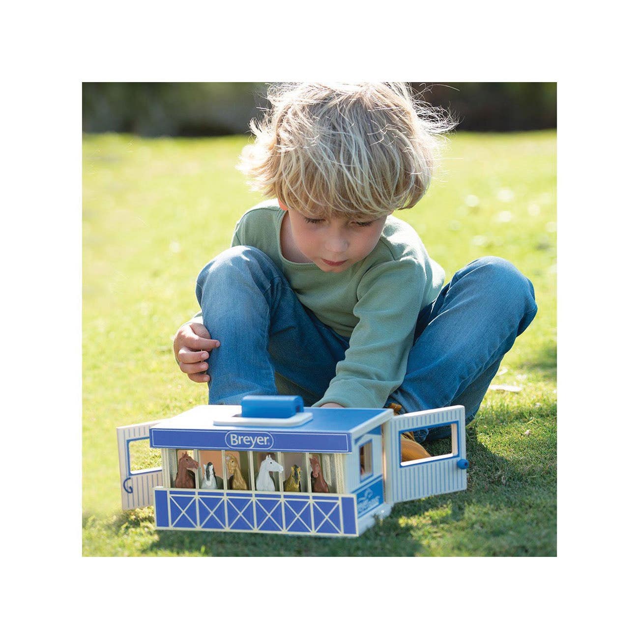 Breyer Breyer Farms Series Carry Stable, Wood