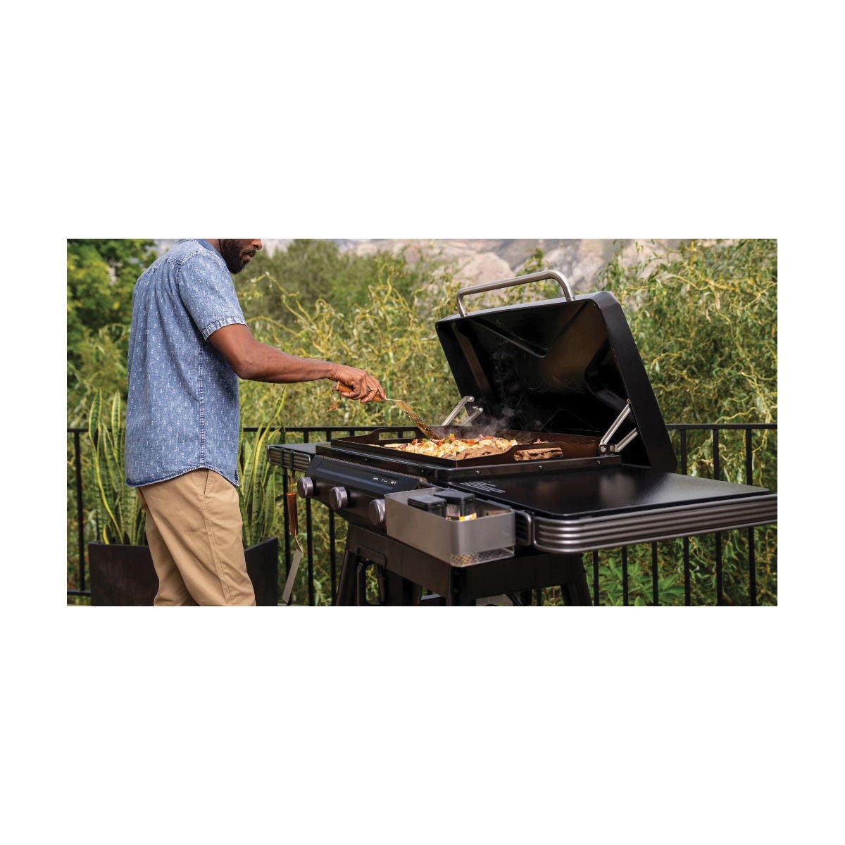 Traeger Flatrock Flat Top Grill Propane 3 Burner 594 sq in Primary Cooking Surface Black