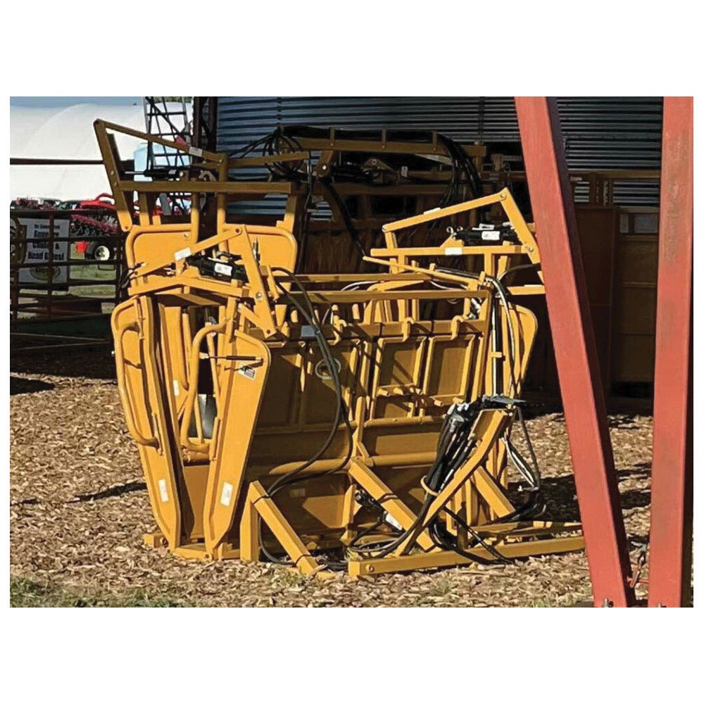 HiQual Hydraulic Calf Chute, 7 ft 2 in OAL, 4 ft 7 in OAW, 5 ft 11 in OAH, Steel