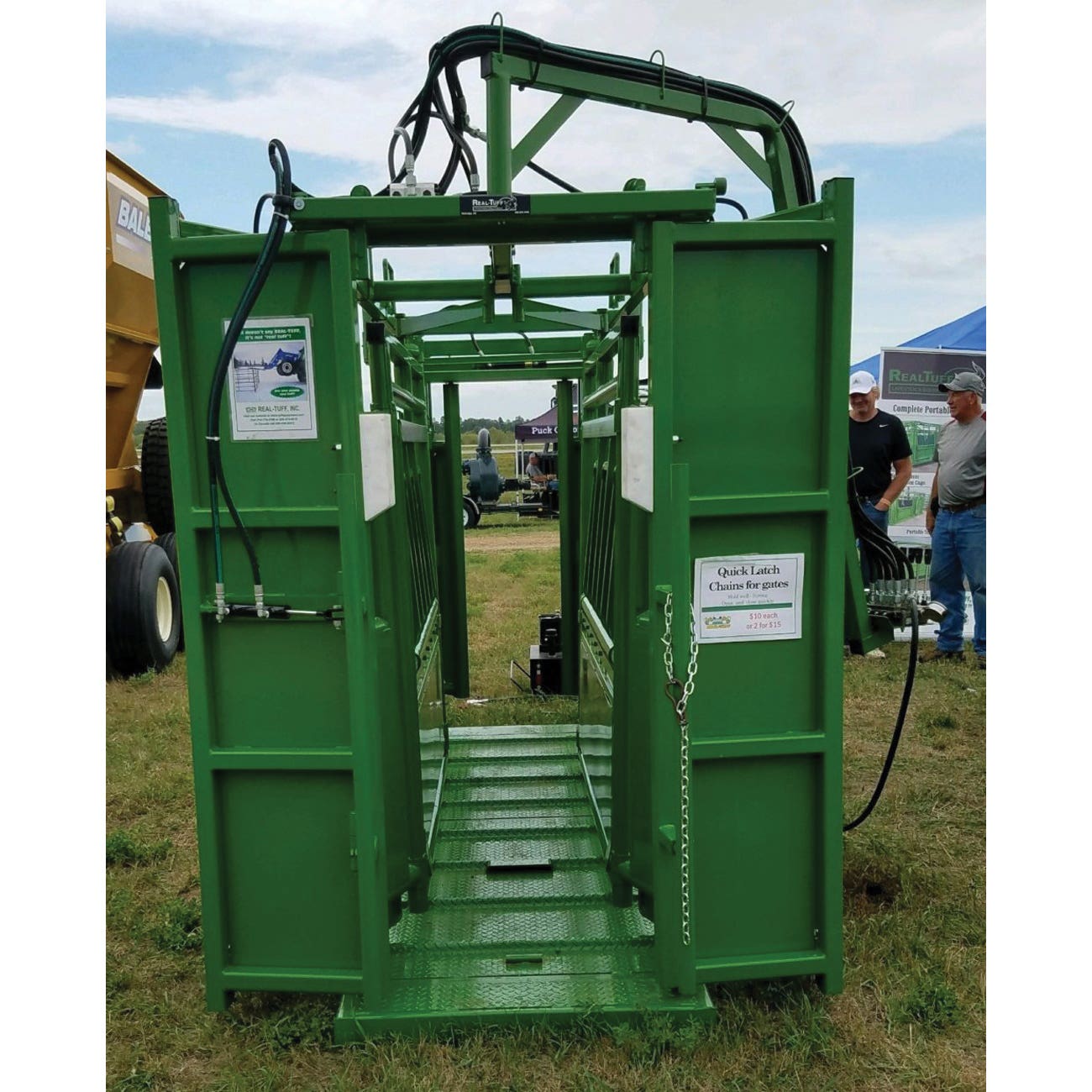 Real Tuff Hydraulic Squeeze Chute, 149 in OAL, 38 in OAW