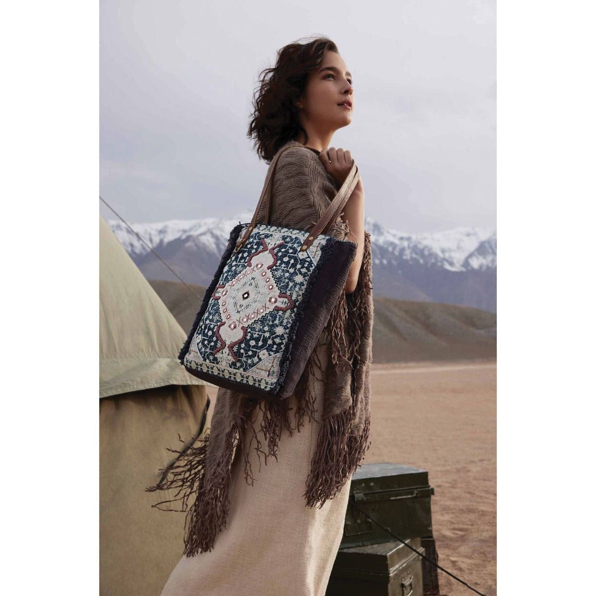 Myra Bag Tote Bag, Homestyle Warmth Embroidered, Zipper