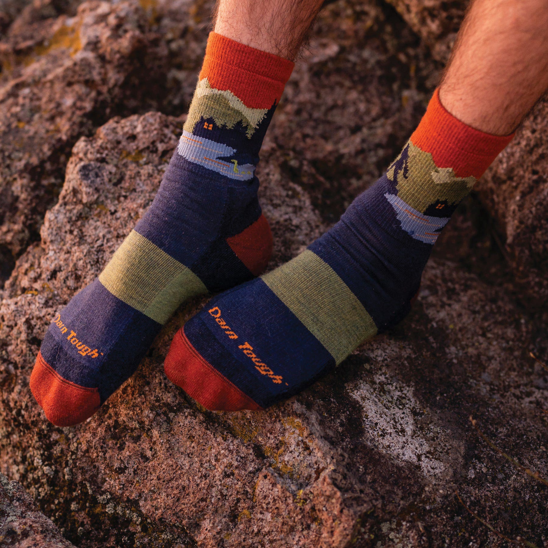 Darn Tough Men's Close Encounters Micro Crew Midweight Hiking Sock