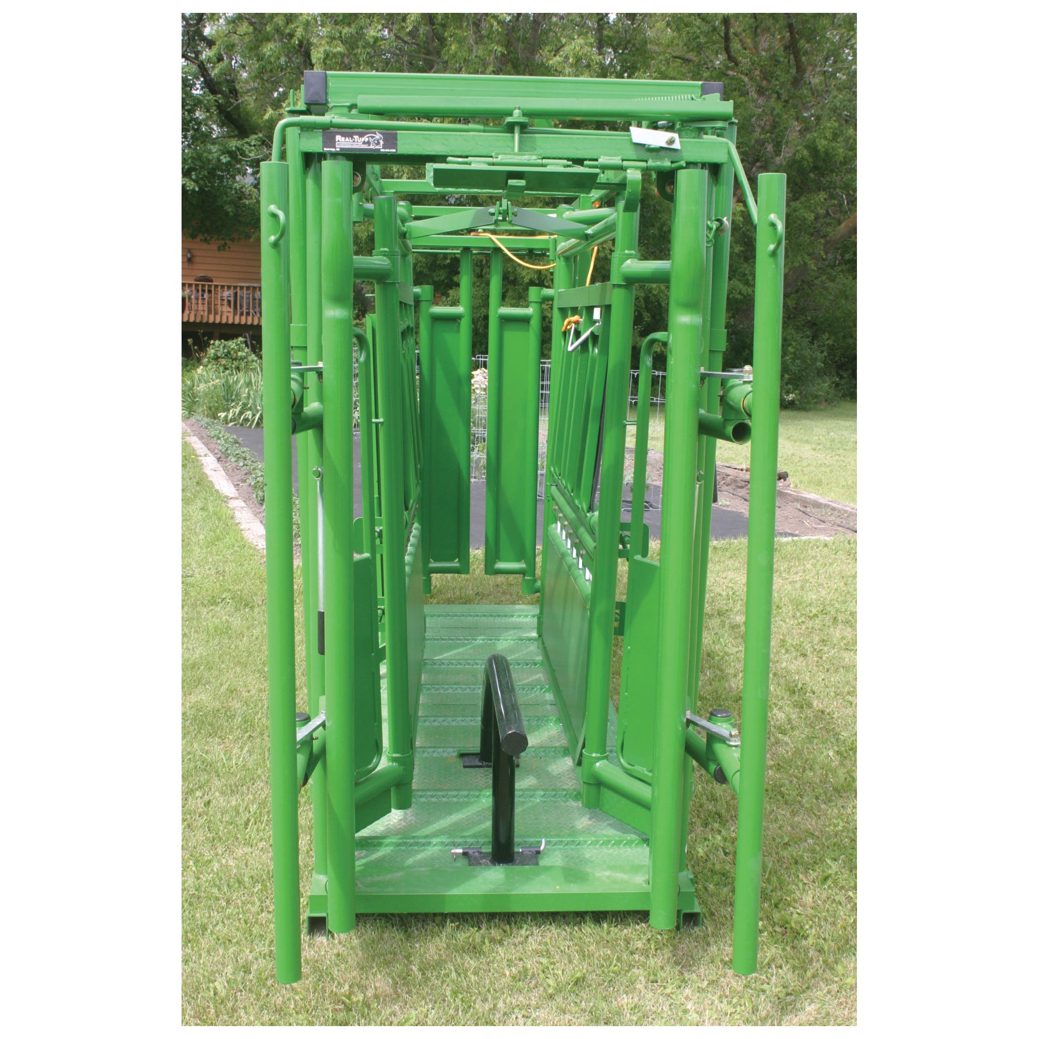 Real Tuff Cattle Squeeze Chute, 11 ft OAL, 38 in OAW, 84 in OAH, Latch Lock