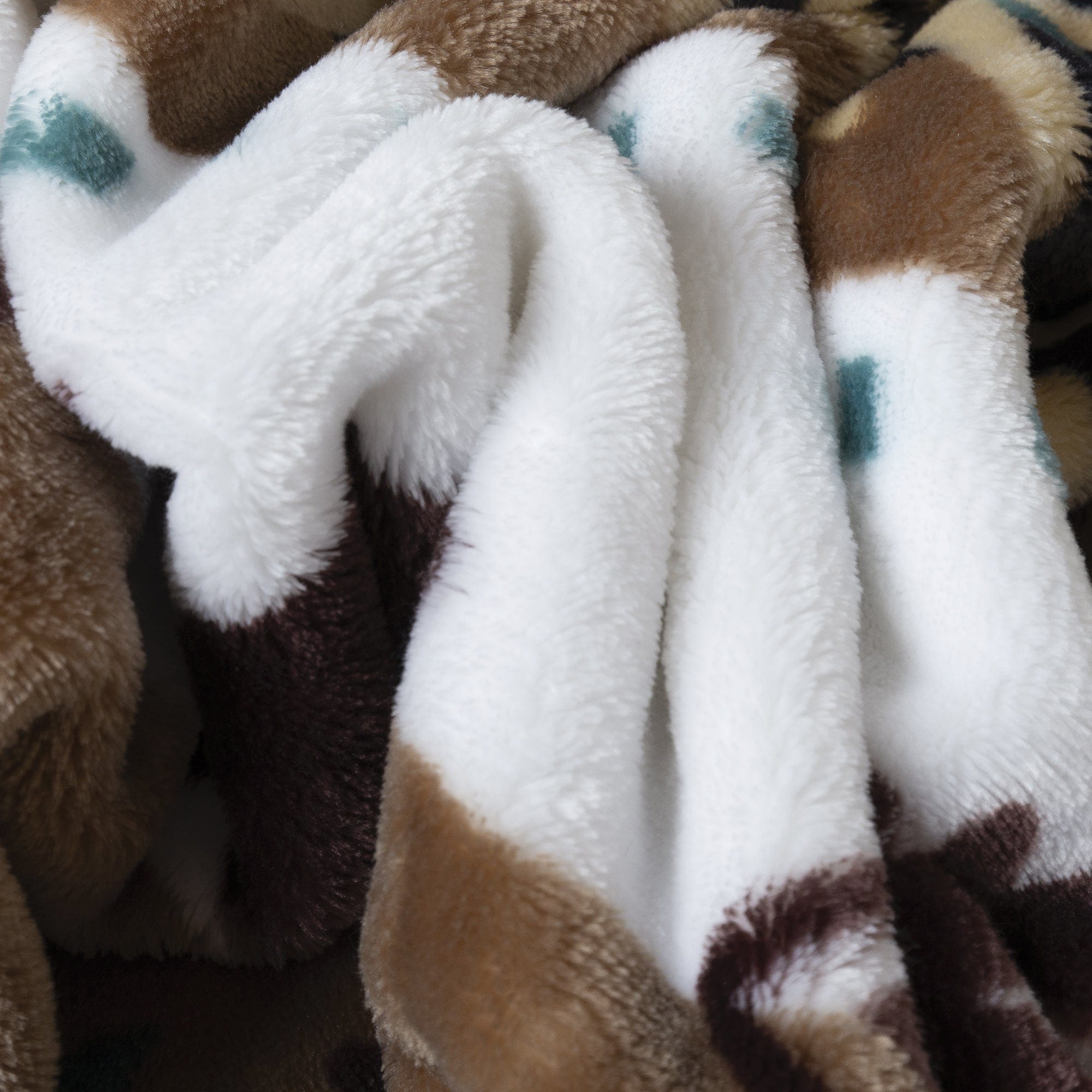Carstens Wildlife Travel Blanket, 60 in L, 50 in W, Plush