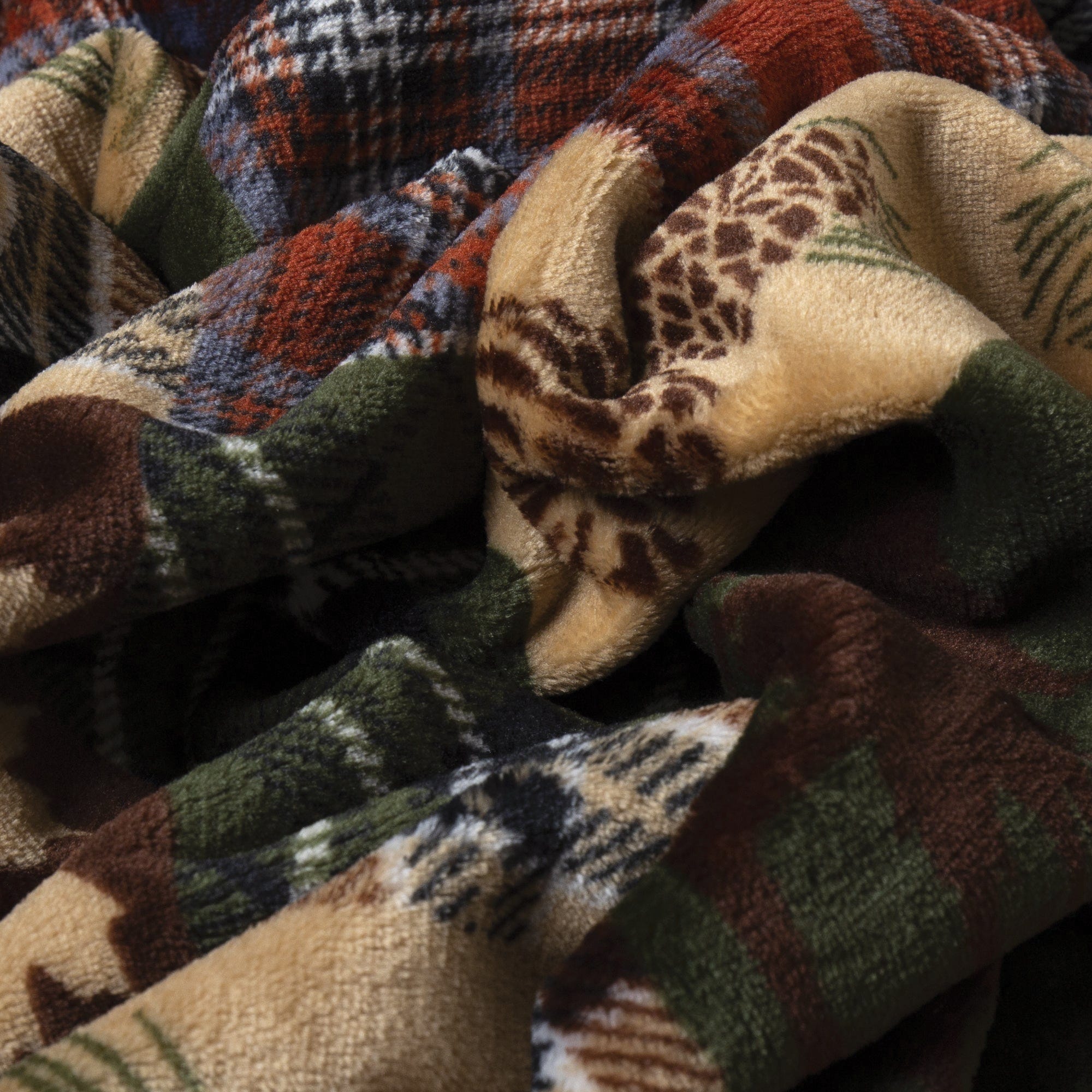 Carstens Pine Pattern Travel Blanket, 60 in L, 50 in W, Plush