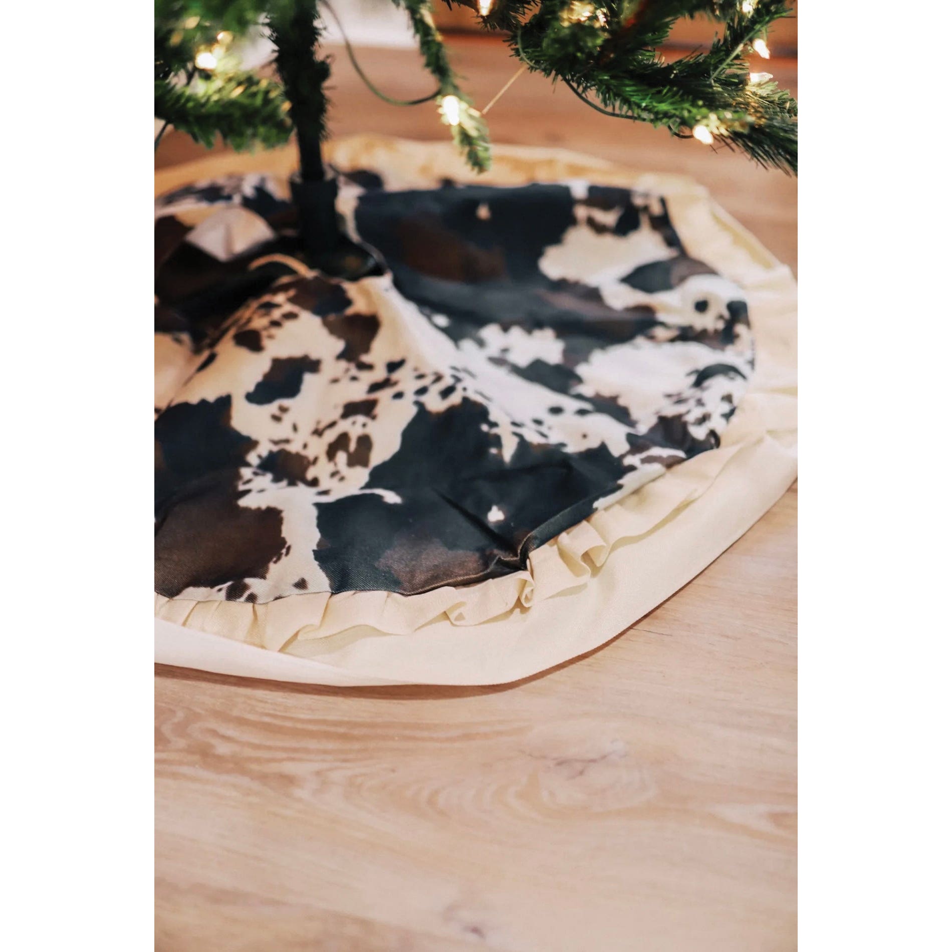 MidWestern Merch TRESKT002 Cowhide Christmas Tree Skirt, 48 in W, Brown