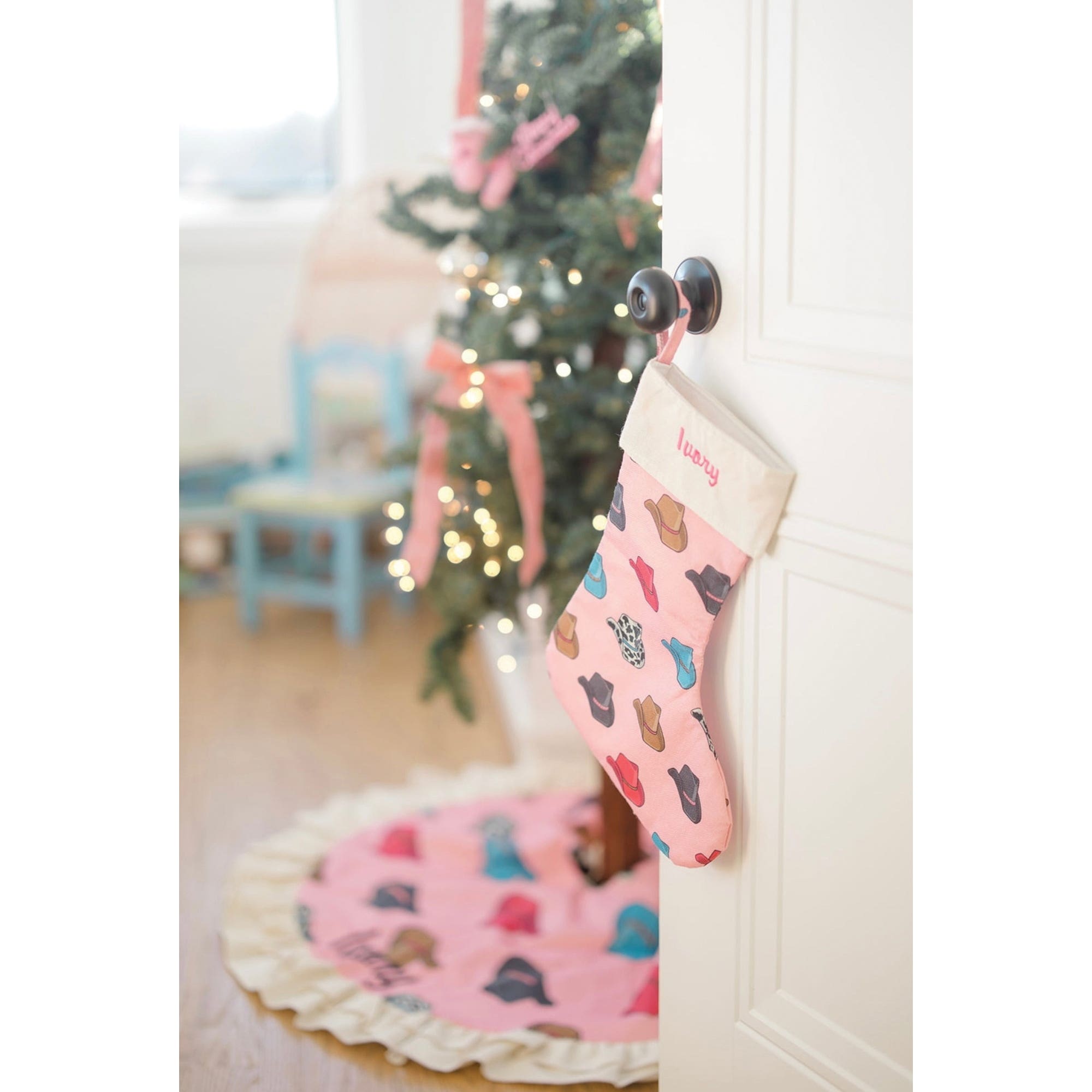 MidWestern Merch TRESKT007 Cowboy Hat Christmas Tree Skirt, 48 in W, Pink