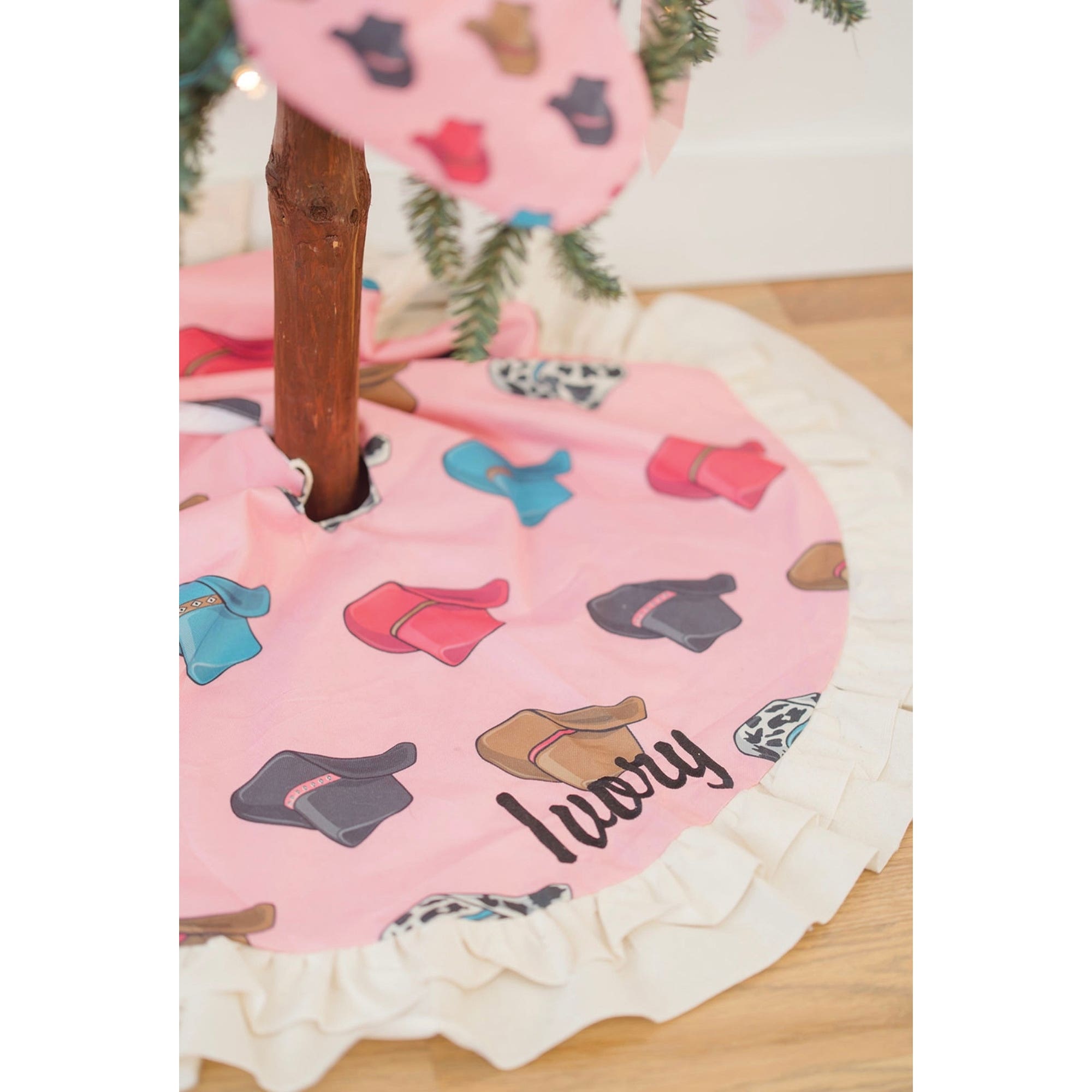 MidWestern Merch TRESKT007 Cowboy Hat Christmas Tree Skirt, 48 in W, Pink