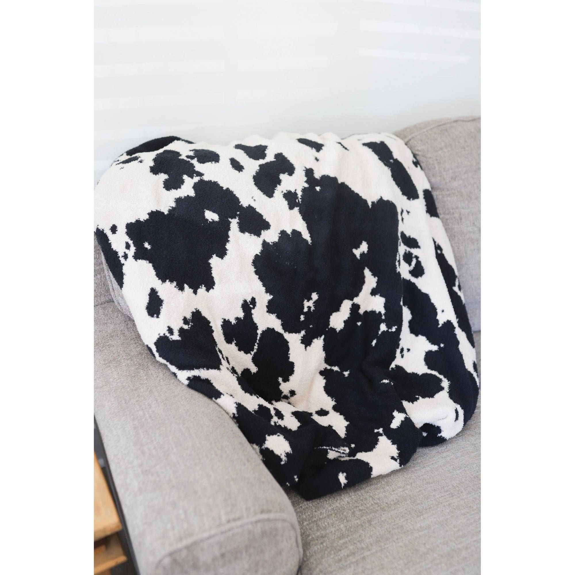 MidWestern Merch BLKT003 Throw Blanket, Cowhide Pattern, Black
