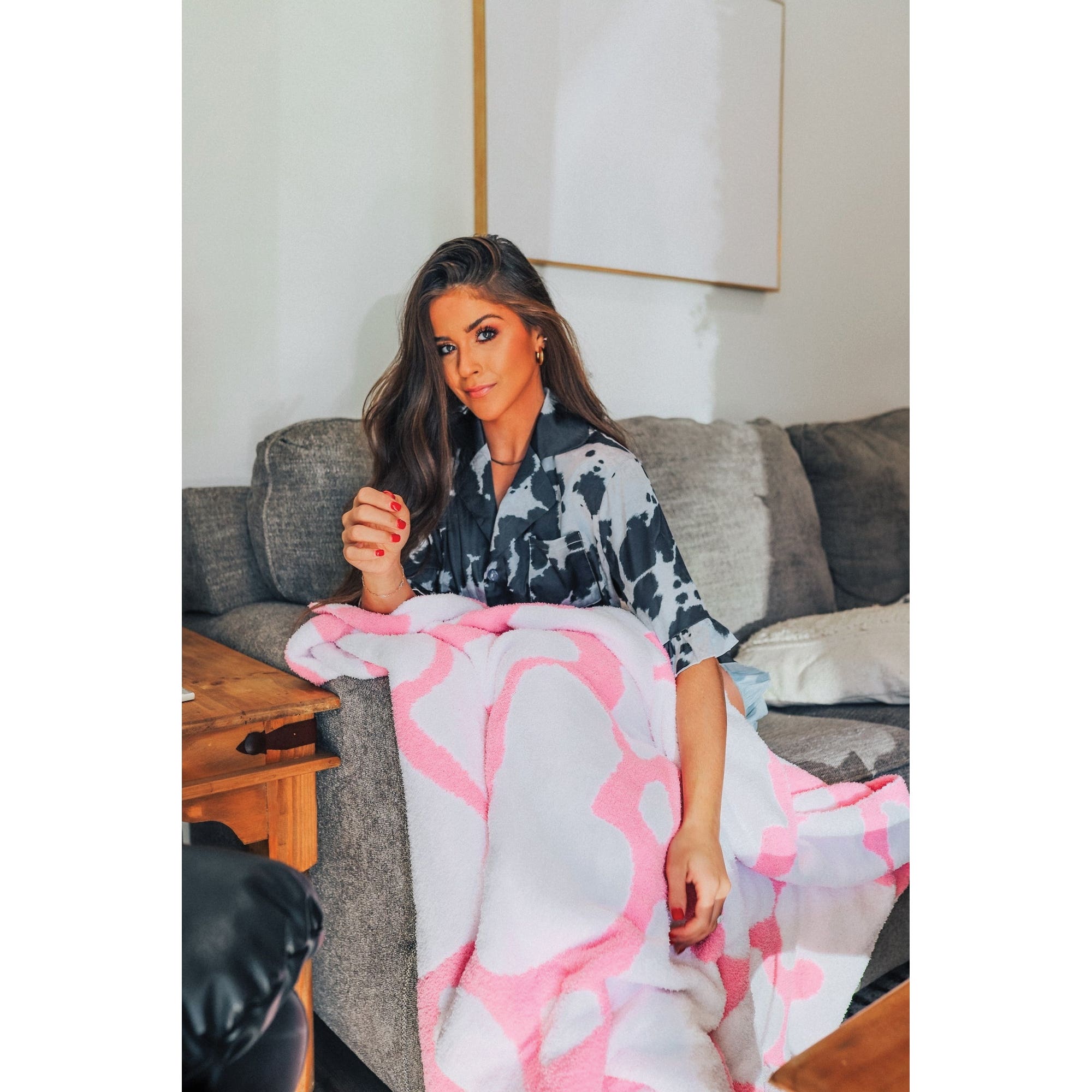 MidWestern Merch BLKT006 Throw Blanket, Cowhide Pattern, Pink