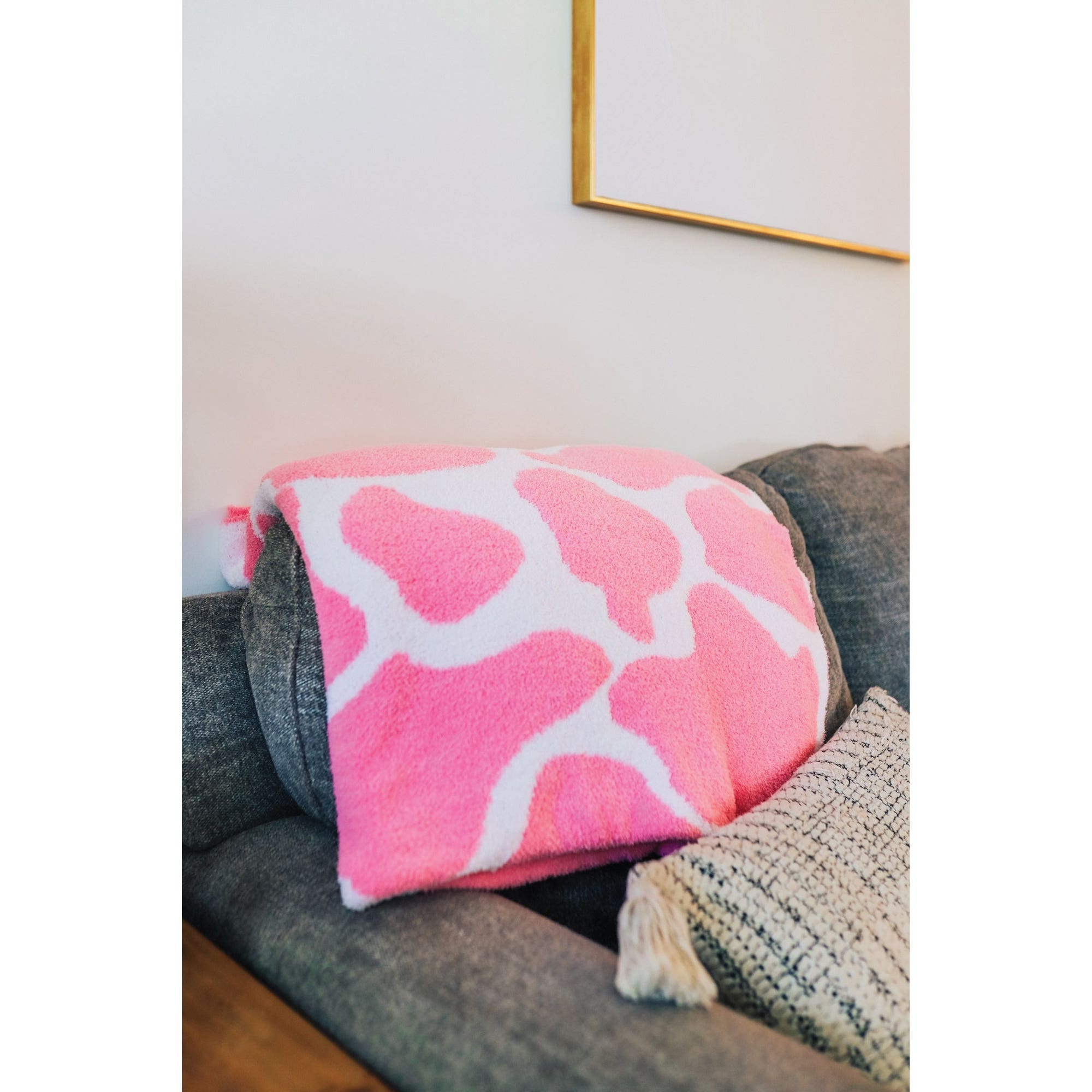 MidWestern Merch BLKT006 Throw Blanket, Cowhide Pattern, Pink