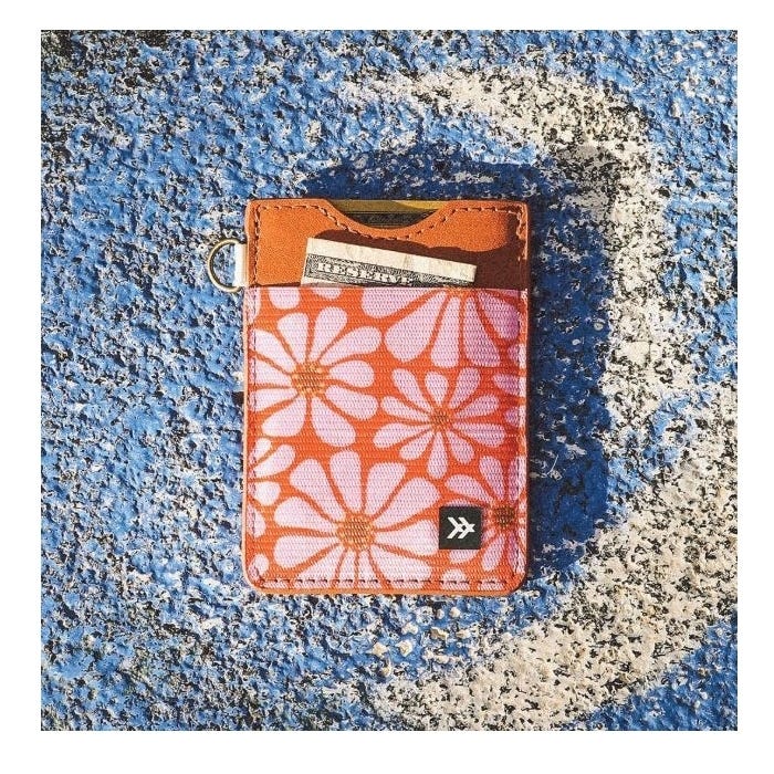Thread Emmeline Vertical Wallet, Elastic