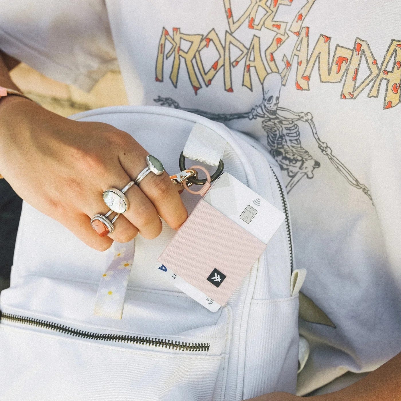 Thread Rose Dust Elastic Wallet