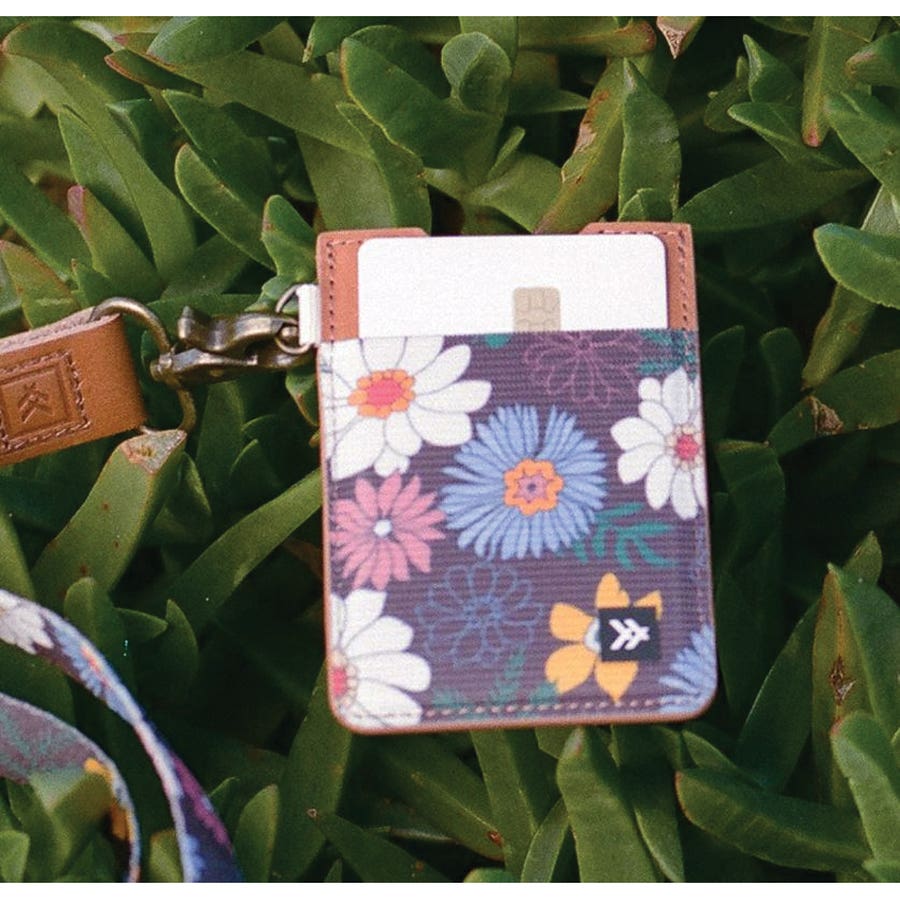 Thread Clover Vertical Wallet