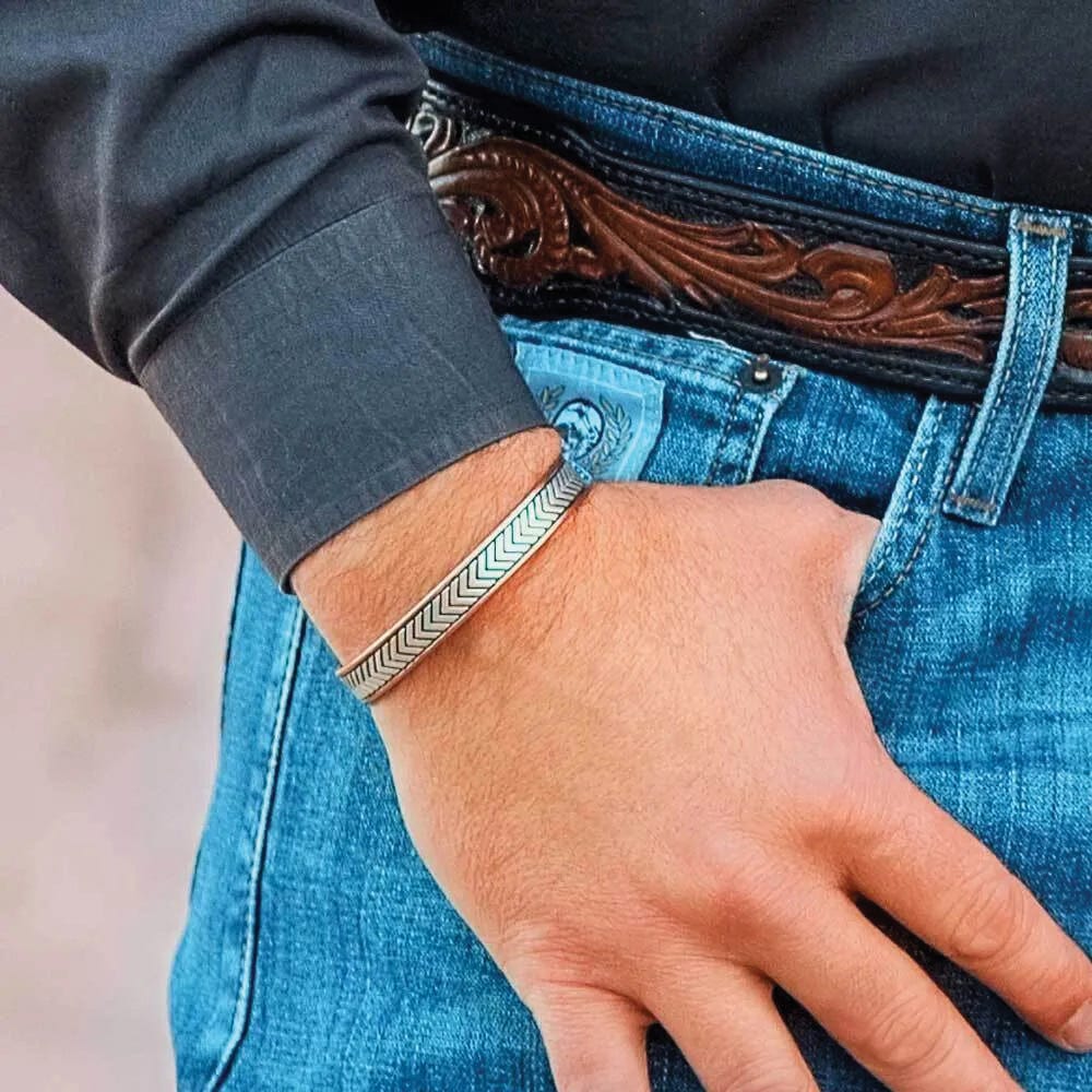Montana Silversmiths BC6180 Cuff Bracelet, One-Size, Pointed Etched, Brass