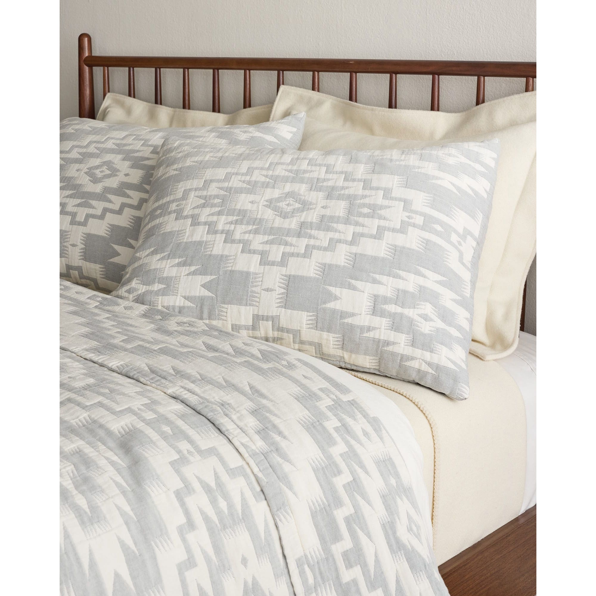 Pendleton XP329-57281 Standard-Size Sham, Airy Weave Pattern, Organic Cotton, Mesilla, Fits Pillow Size: 20 x 26 in