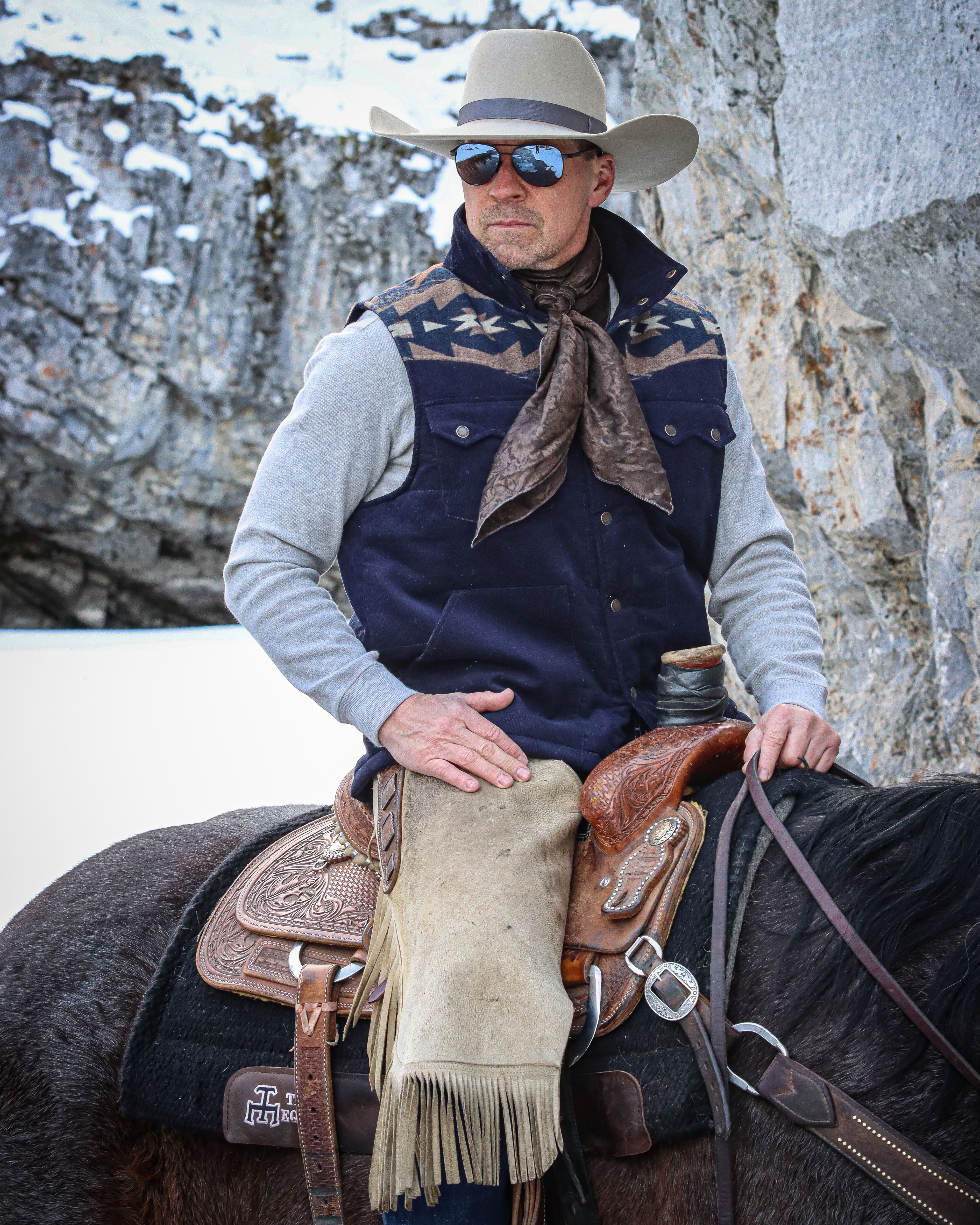 MontanaCo Men's Aztec Pattern Yoke Vest, Navy