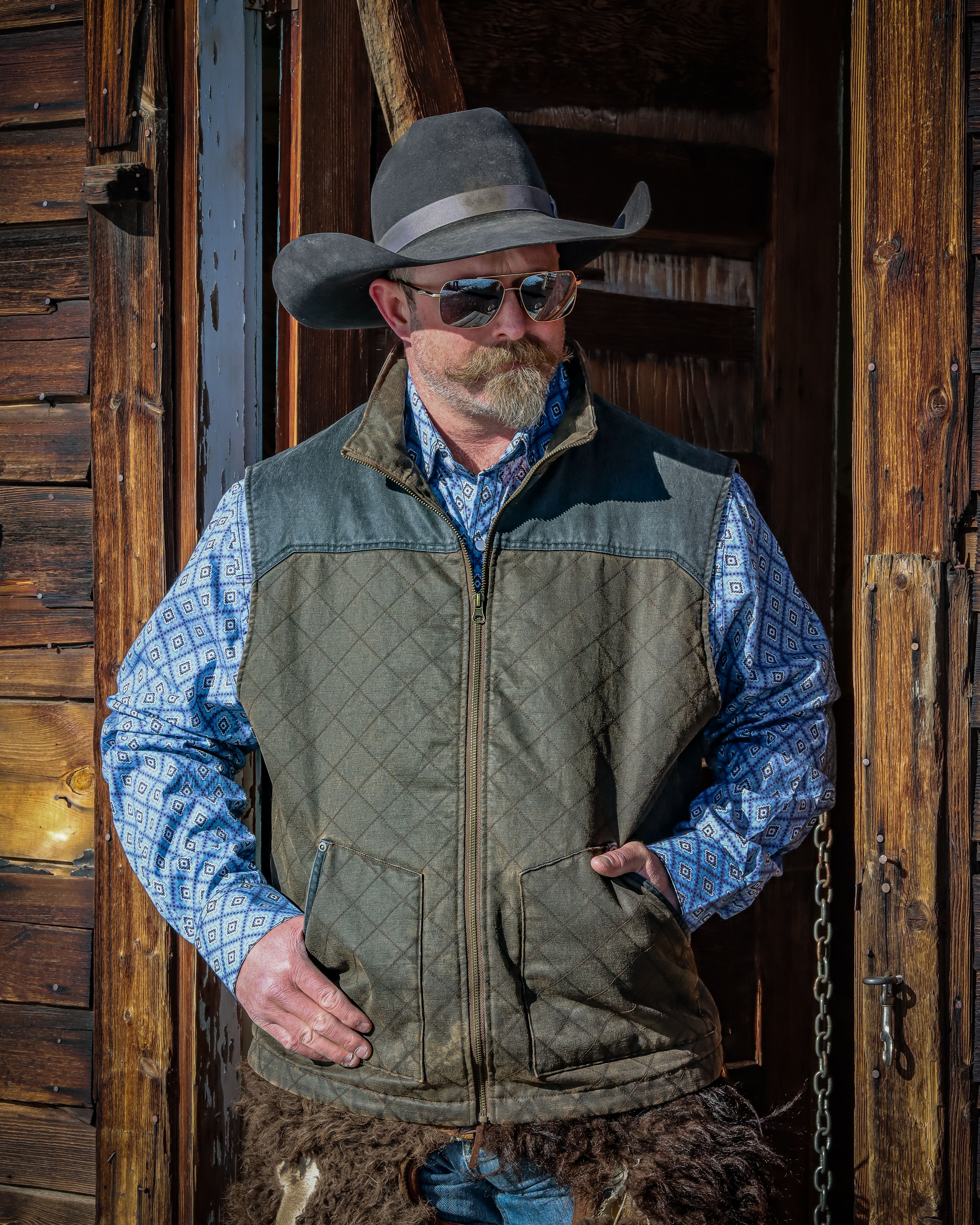 MontanaCo Men's Faux Canvas Oil Skill Vest