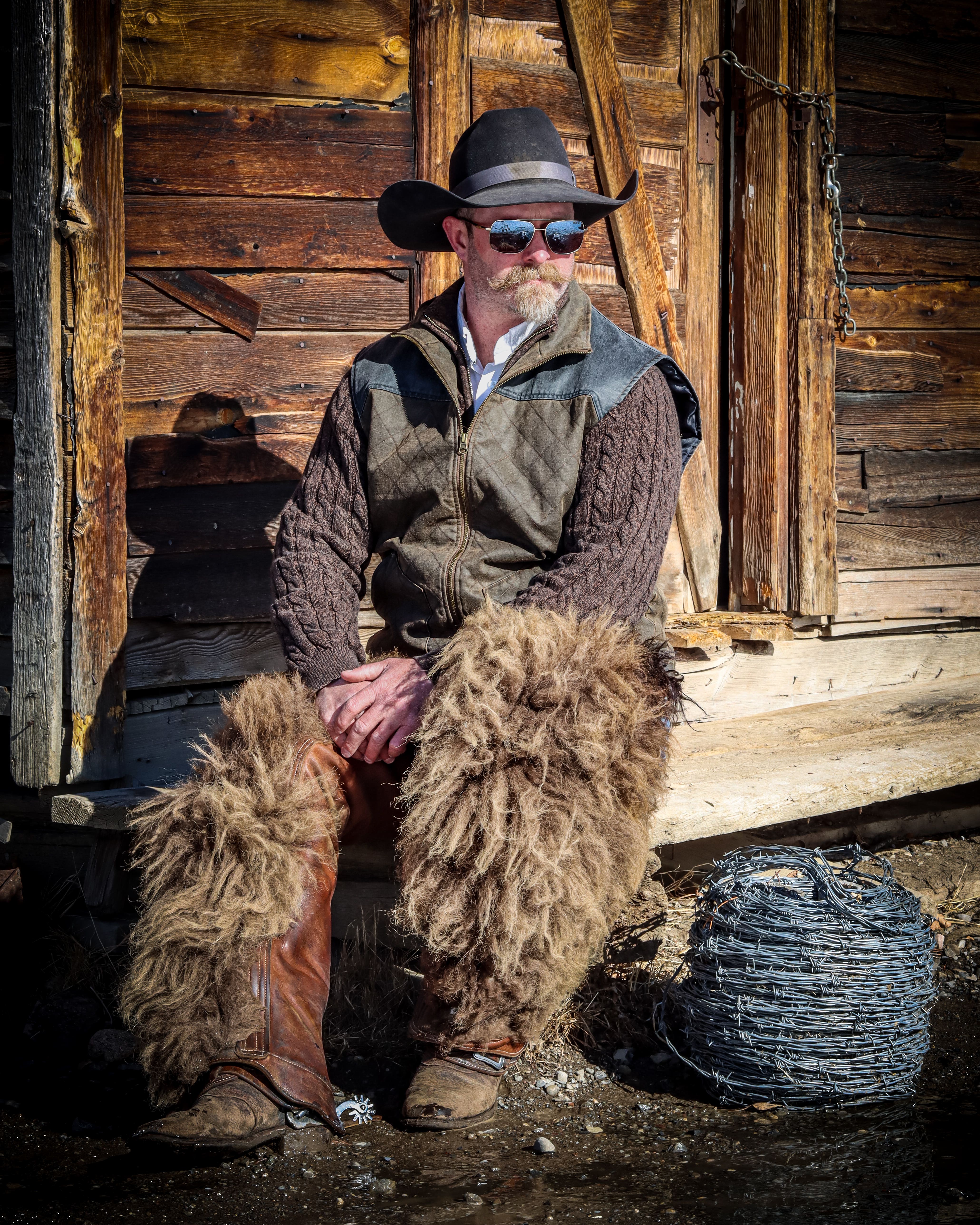 MontanaCo Men's Faux Canvas Oil Skill Vest