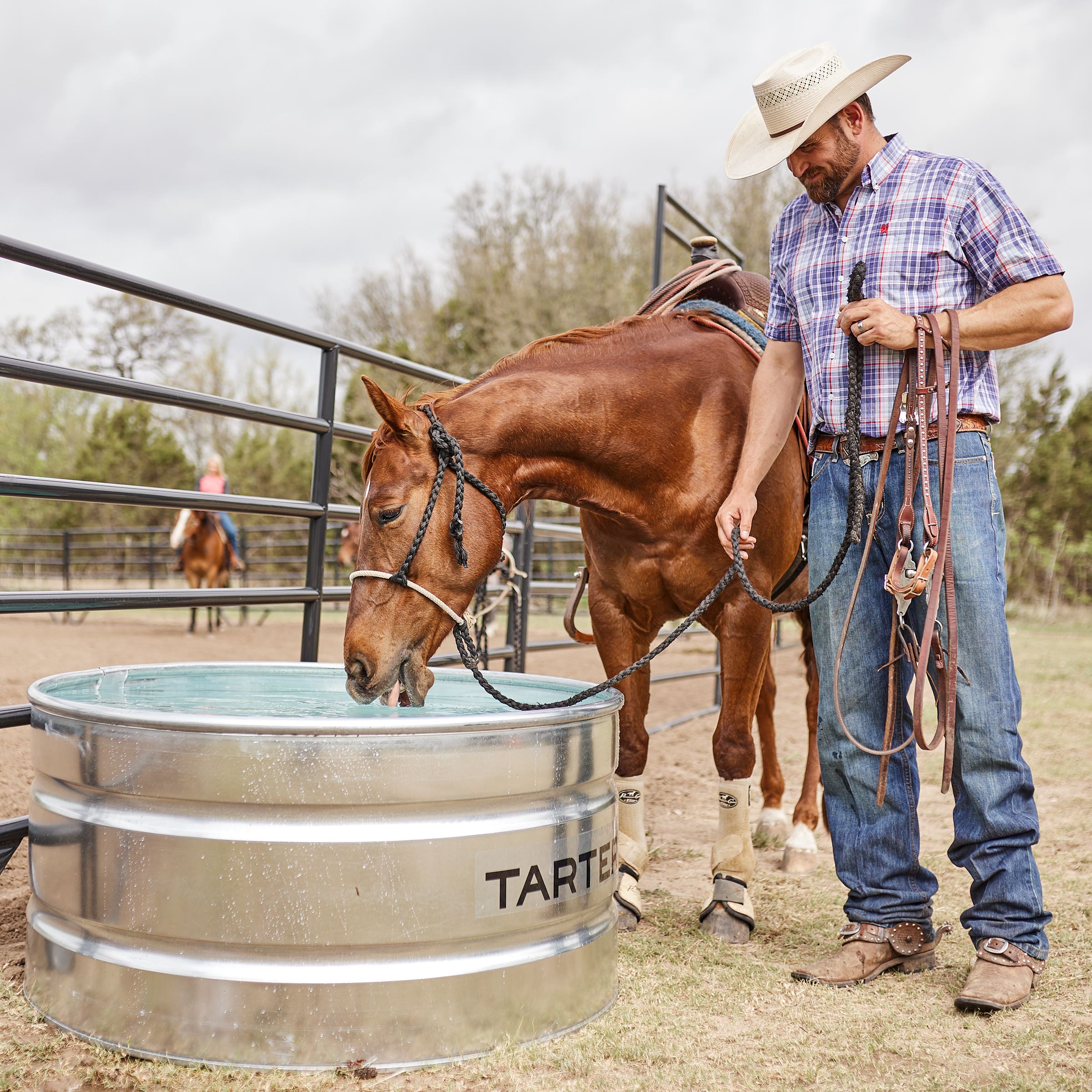 Tarter Round Stock Tank – 165 gal, Galvanized Steel