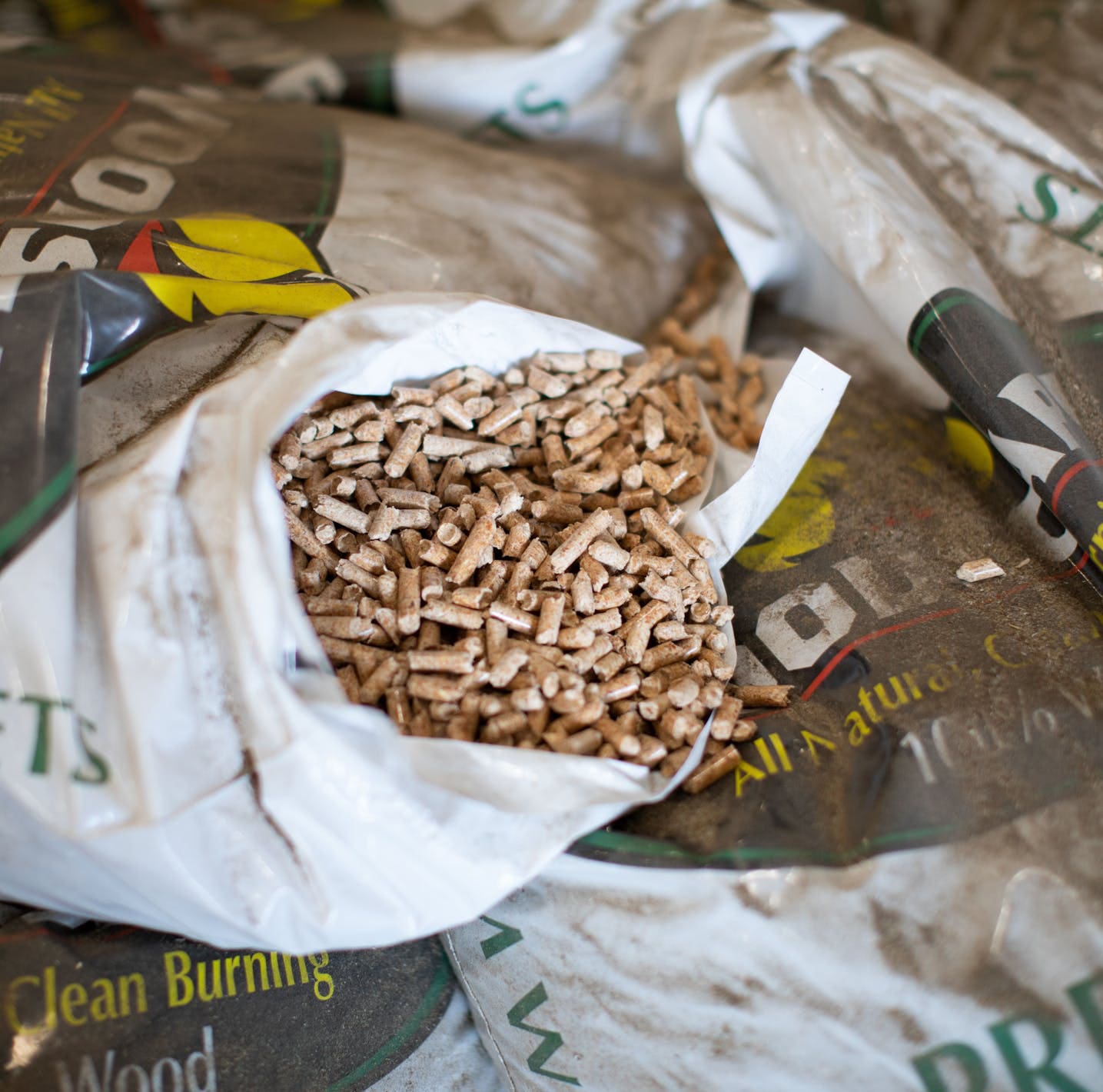 Woodscape Premium Fuel Pellets, 40 lb Bag (Pallet Discount Pricing)